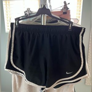 Nike Women’s Tempo Running Shorts White/Black